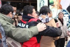 「反アパホテル」デモ 中国・ウイグル人の男性「こんなに素晴らしい国でこんなくだらないデモが…」