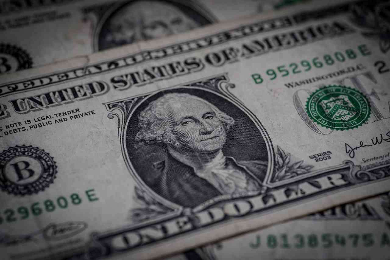 1ドル札を拾った女性、手にした瞬間意識を失う 意外な原因に恐怖の声（米）