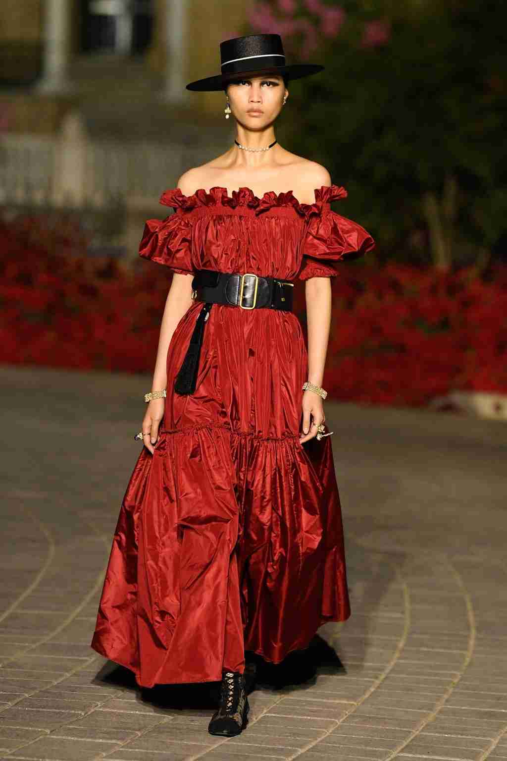 新木優子、真っ赤なオフショルダードレスで美デコルテ輝く 2023年の目標語る「誰かの夢になるようなお仕事を」