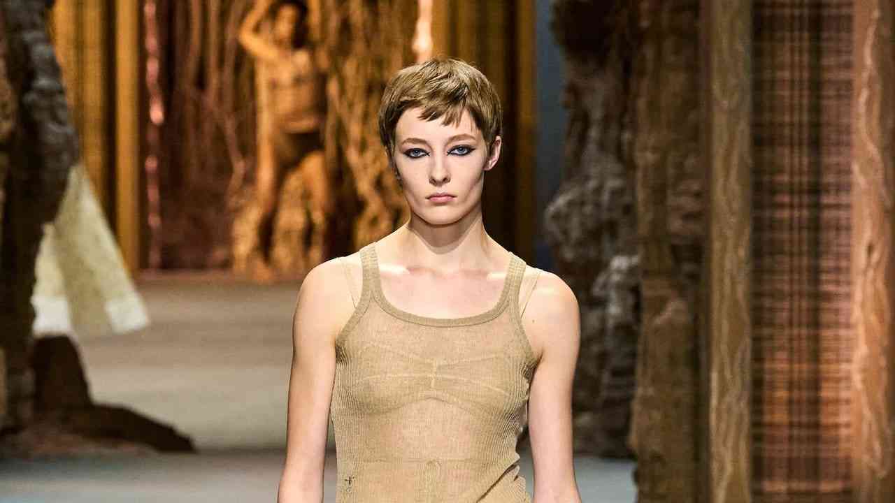 このデニムが欲しい！2023年春夏パリコレショーで押さえるべき、最旬スタイル５選（Mayumi Numao） | Vogue Japan