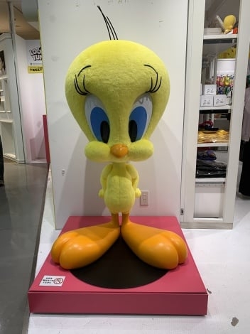 黄色いカナリア「トゥイーティー」80周年記念コラボ ラフォーレ原宿ほかで開催