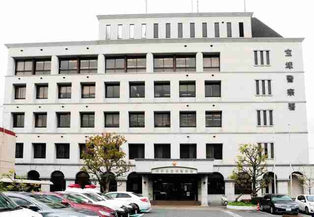 サービスエリアの男子トイレで用を足す中学生を盗撮　自称会社員の２９歳男を逮捕　宝塚署 | 事件・事故 | 神戸新聞NEXT