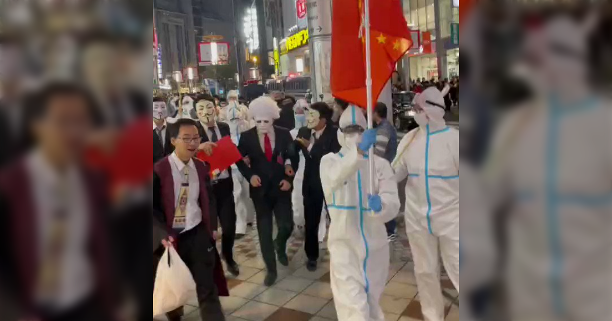 渋谷ハロウィンで中国人が意味深なコスプレを披露 - 自国のゼロコロナ政策への批判か...。 - Togetter