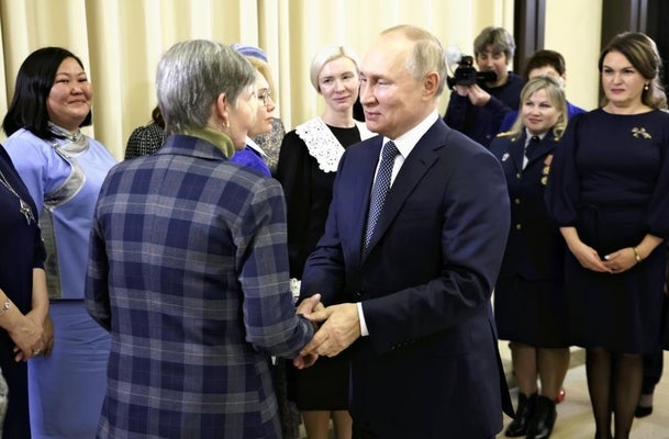 プーチン氏、動員兵の母親に「人は必ず死ぬものだ」…ロシア軍部は「１０万人死傷」想定か - ライブドアニュース