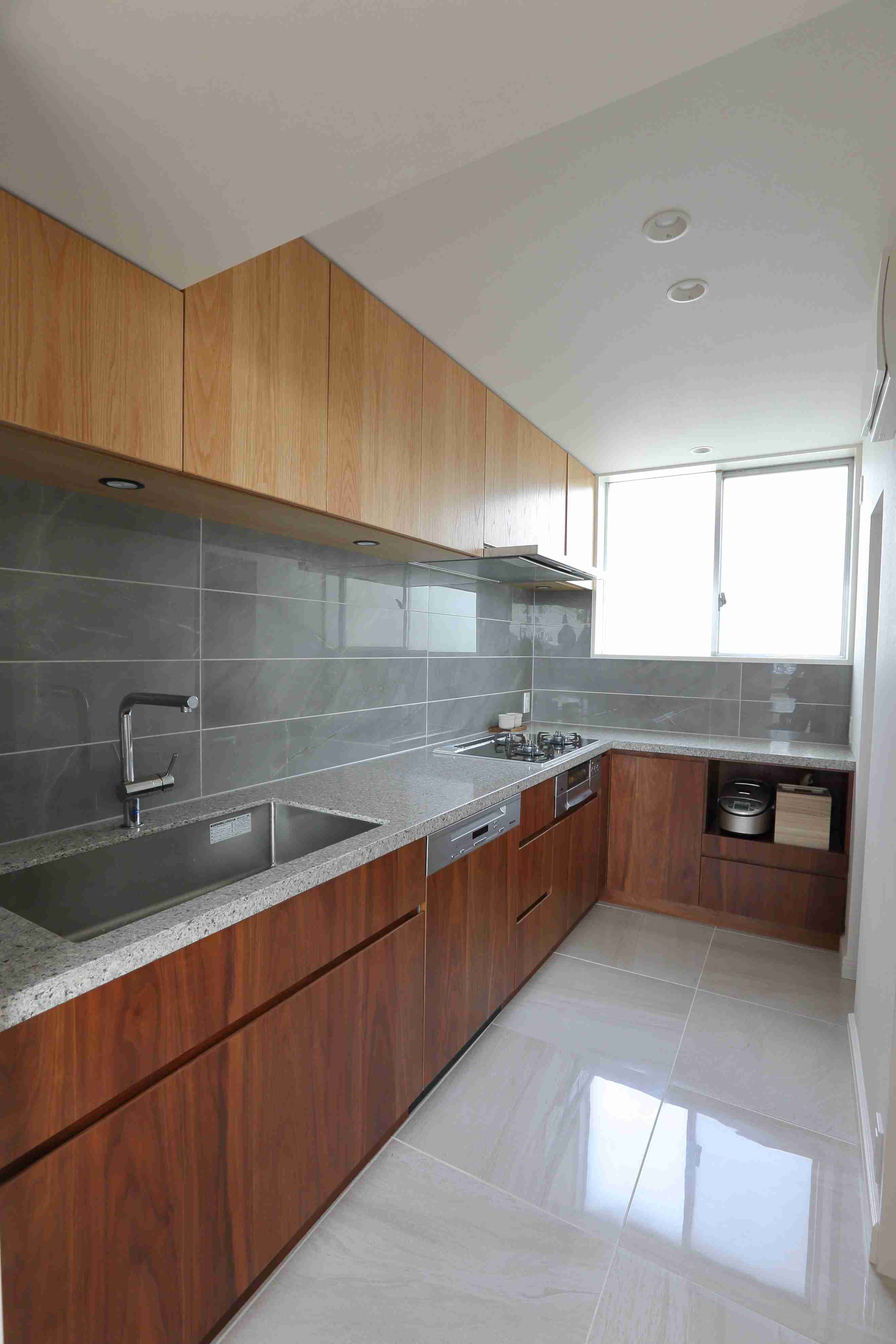 おしゃれな独立キッチンをあえて選ぶメリット東京のキッチンリノベ実例集 | リノベーションのSHUKEN Re｜マンション、住宅、中古物件をリフォームやリノベで住みやすくデザインし施工します！