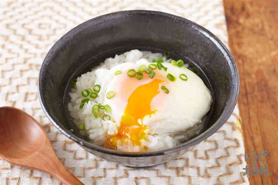 鶏だし温玉スープごはんのレシピ・作り方｜レシピ大百科（レシピ・料理）｜【味の素パーク】 : 卵やご飯を使った料理