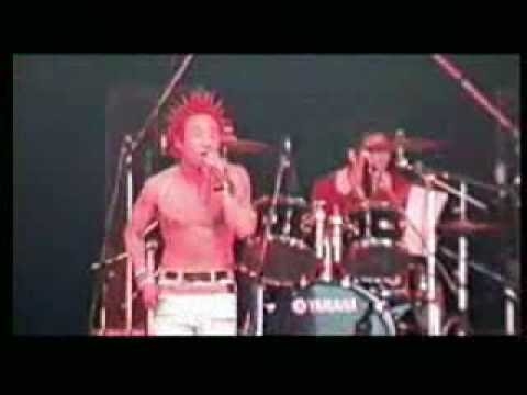 【反日】 日の丸を引き裂く韓国のロックバンド - YouTube