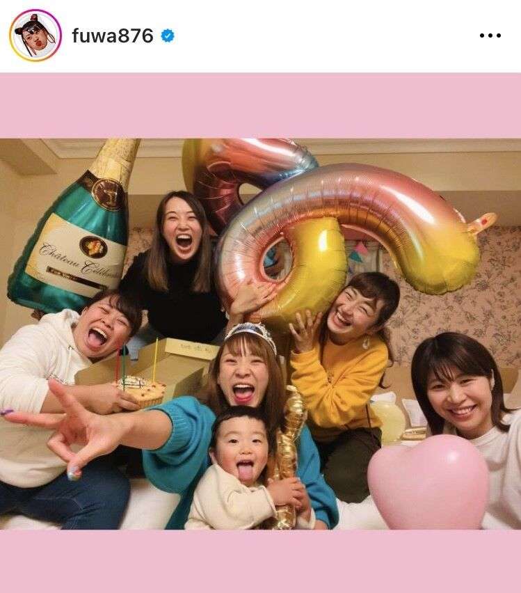 29歳誕生日のフワちゃん、祝福ショット複数枚公開「いかに愛されてるかわかるね」の声