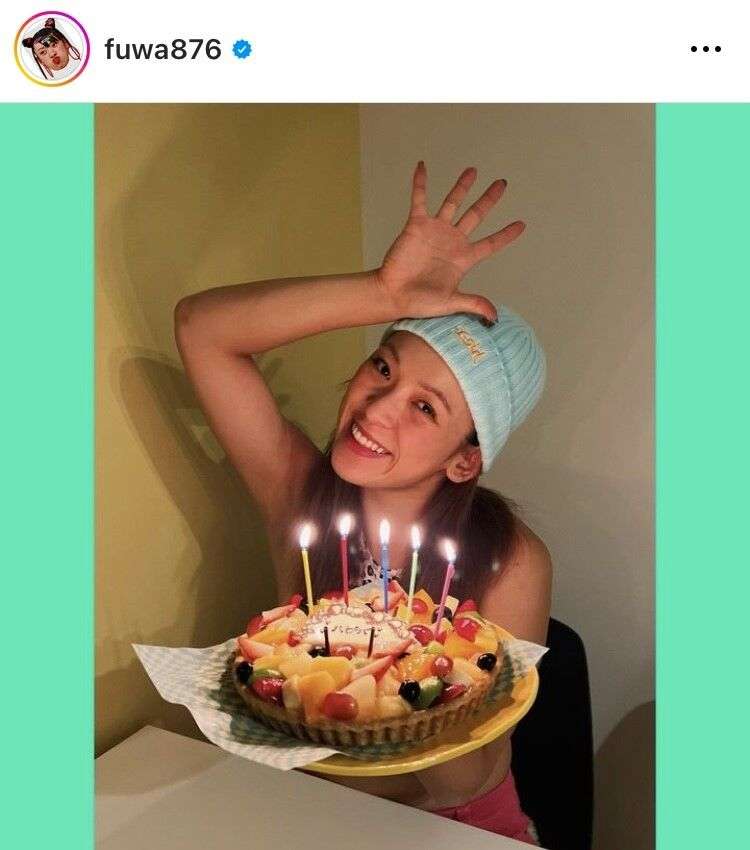 29歳誕生日のフワちゃん、祝福ショット複数枚公開「いかに愛されてるかわかるね」の声