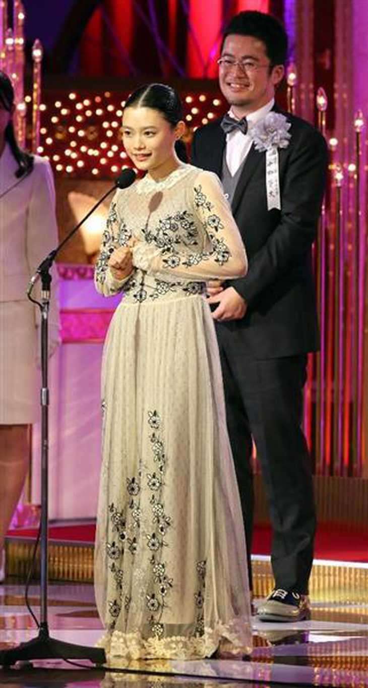 杉咲花にベストドレッサー賞「とても、すてきな賞をいただいて、うれしいです」