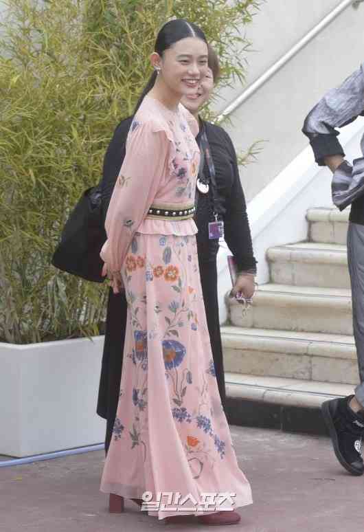 杉咲花にベストドレッサー賞「とても、すてきな賞をいただいて、うれしいです」