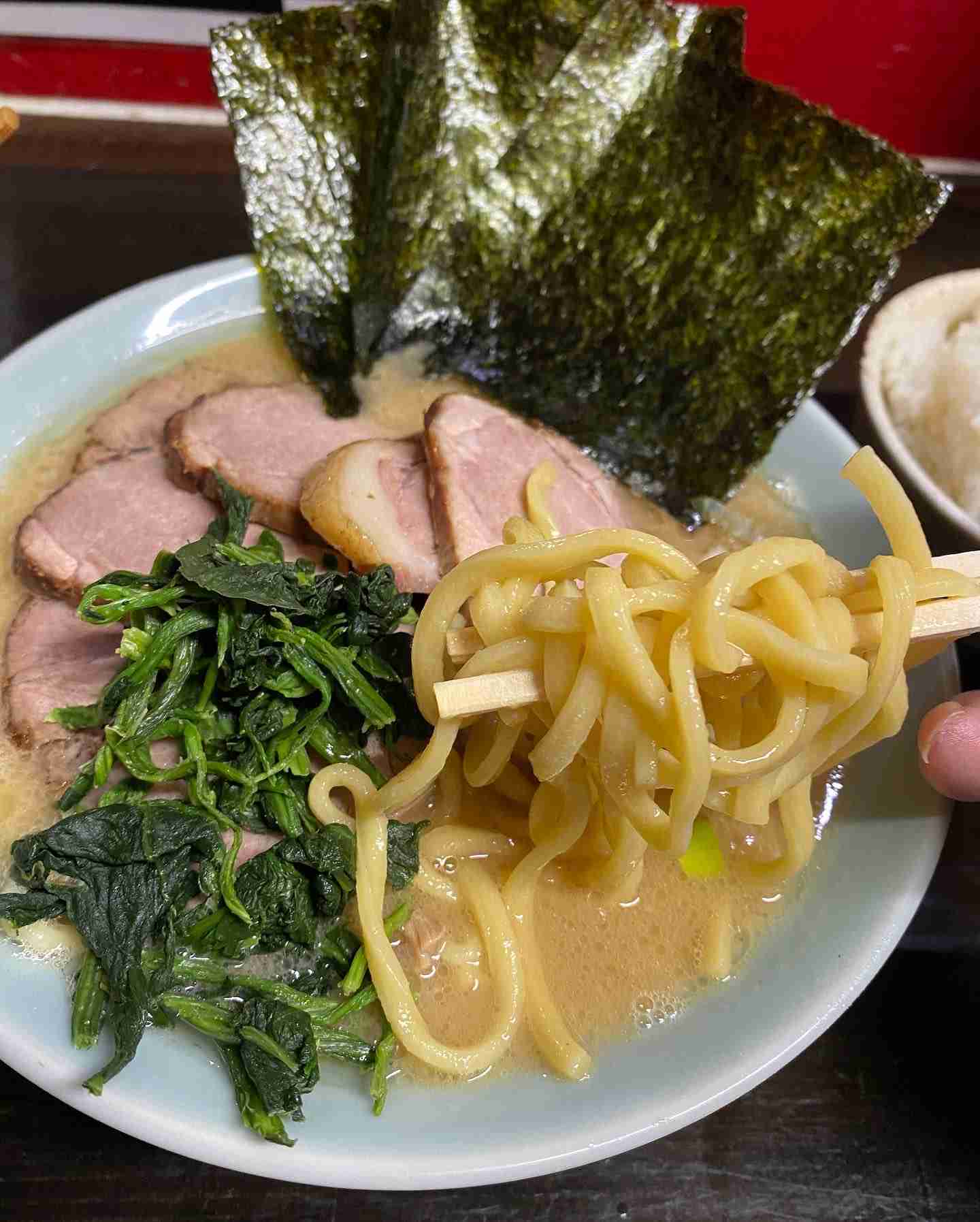 皆さんは家系ラーメン派？二郎系ラーメン派？