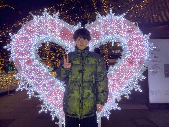 赤楚衛二、“毎年恒例”クリスマス写真撮影でハプニング「今年もありがとう」「真剣モードで可愛い」と反響続々 - モデルプレス