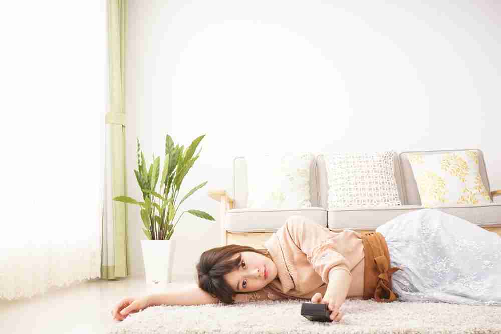 一人暮らしで寂しいと感じる瞬間あるある。寂しさを紛らわせて楽しく過ごすには?