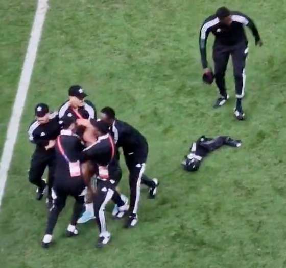 アルゼンチン対オランダ戦乱入者が悲惨「公の場でパンツ一丁にされてしまう」カタールW杯 | ゼニエモンのZブログ