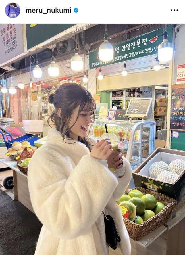 めるる（生見愛瑠）、首を傾げたオフショに「あざとかわいい」「首傾けてるの可愛い」の声