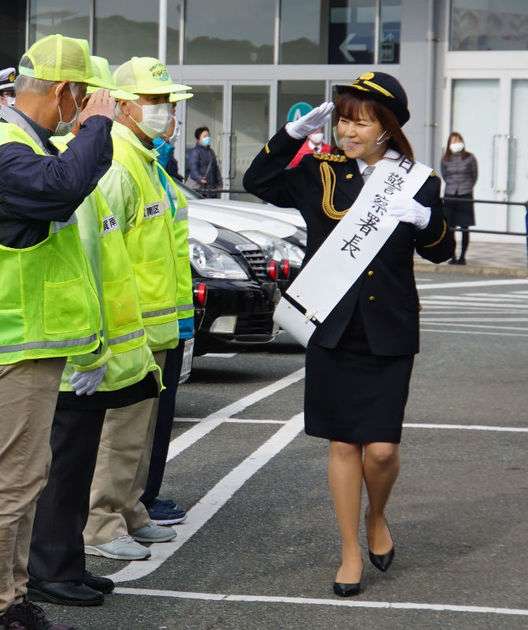 矢口真里「パトカー大好き息子に自慢」一日警察署長に「コント思い出す」「ビシッとキマってる」