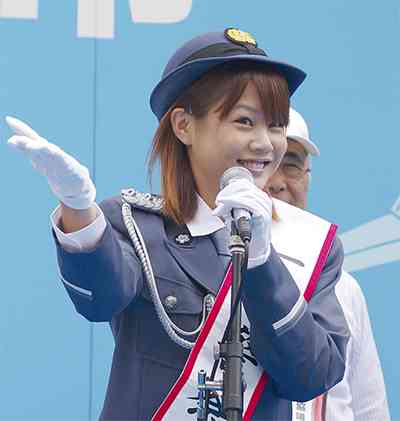 矢口真里「パトカー大好き息子に自慢」一日警察署長に「コント思い出す」「ビシッとキマってる」