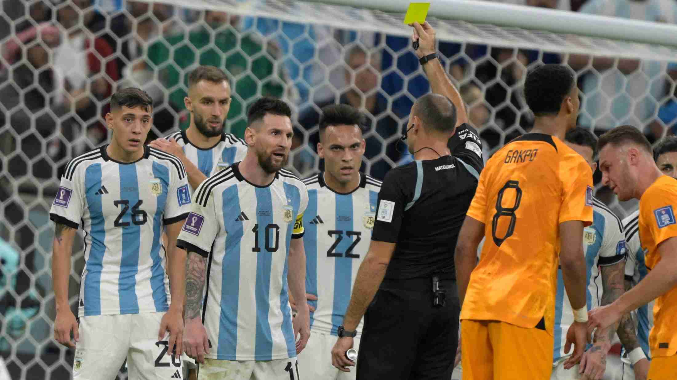 アルゼンチンに罰金処分決定か…オランダ戦で過剰警告&ピッチにファン乱入（GOAL） - Yahoo!ニュース