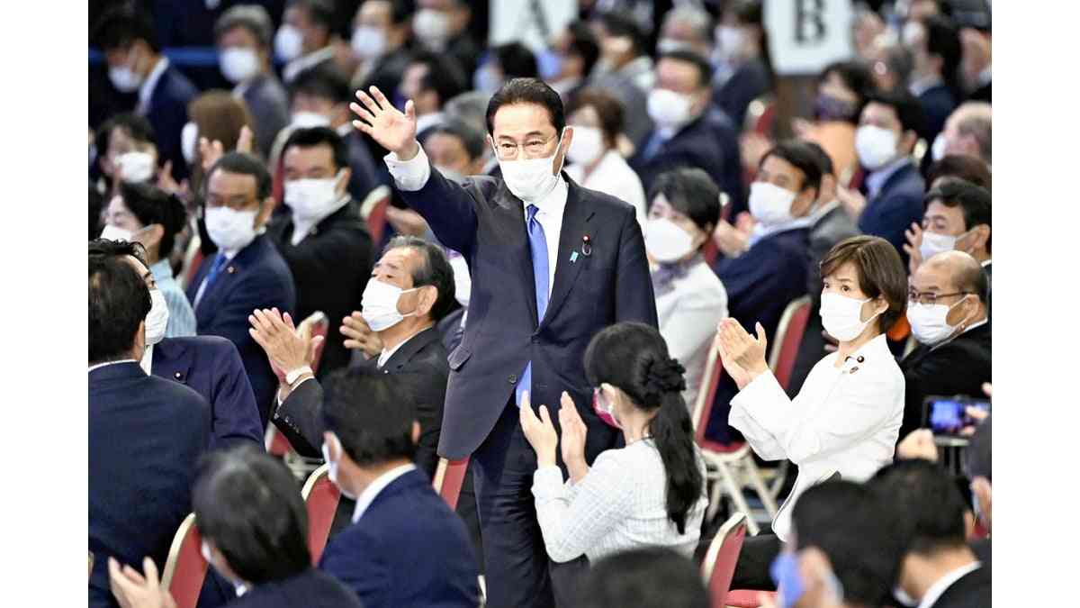 岸田首相「おかげで年を越せそうだ」…政権奪還１０年、安倍１強時代の宿題に道筋 : 読売新聞オンライン