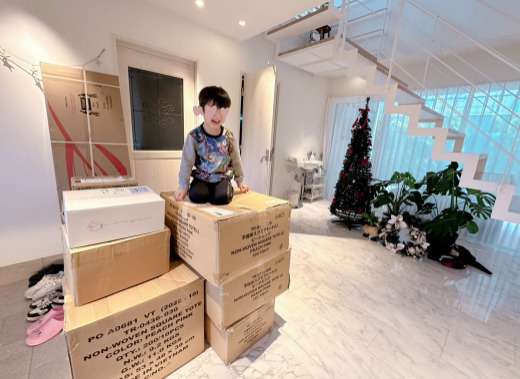 「やべぇ～なぁ」辻希美、広々とした自宅玄関が段ボールだらけに「今日はいつも以上に宅急便が」