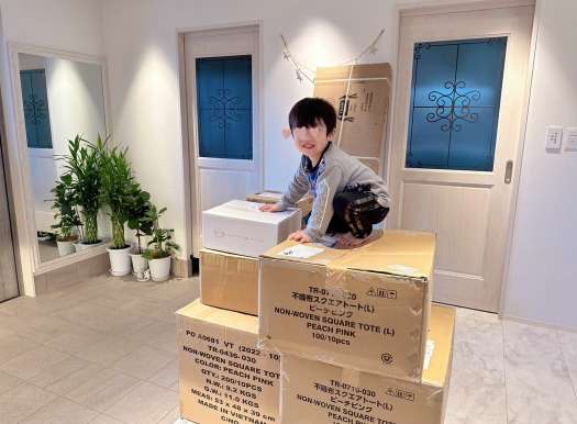 「やべぇ～なぁ」辻希美、広々とした自宅玄関が段ボールだらけに「今日はいつも以上に宅急便が」