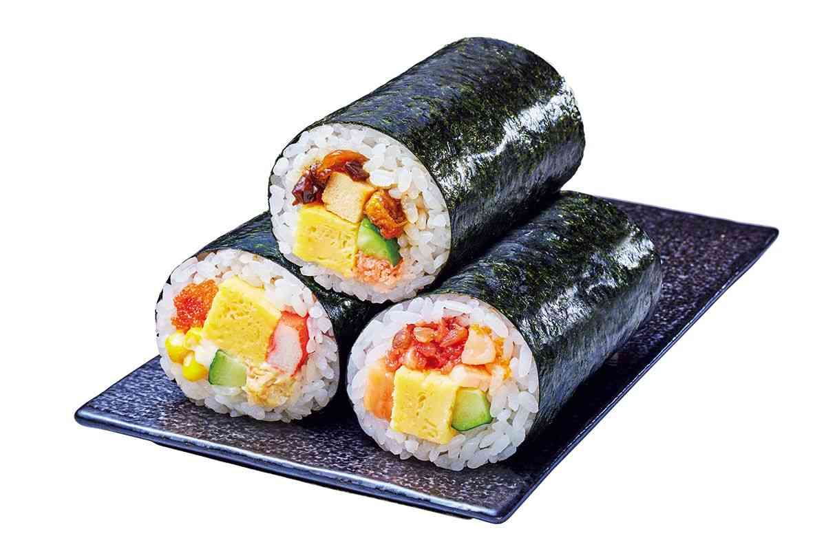 ローソン 2023年節分「恵方巻」予約開始、贅沢キングサーモン・黒毛和牛カルビ焼肉、「恵方巻みたいな節分ロール」などスイーツも