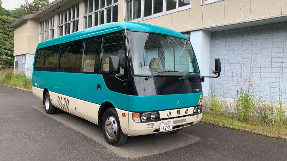 スクールバス急停止させ女子児童が重傷　72歳元運転手を書類送検「車内で騒いでいる児童にいらだった」　小樽市（HBCニュース） - Yahoo!ニュース
