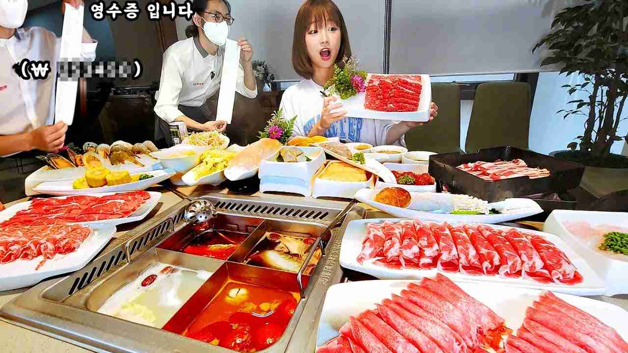 계속 추가했더니 xx만원 나왔습니다? 세계적으로 유명한 훠궈집 먹방 - YouTube
