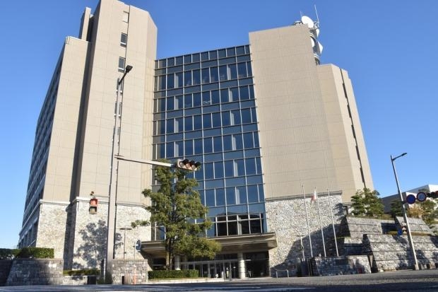 女性記者に抱き付きキス　高知南署の50代警視 - ライブドアニュース