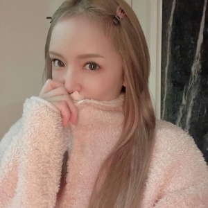 浜崎あゆみ、“サ活”デビューを明かすも批判殺到「幼児2人もいるのに？」(1ページ目) - デイリーニュースオンライン