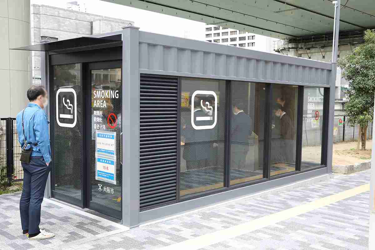 大阪市の路上全面禁煙で「252億円の悪影響」との試算も　深刻な喫煙所不足が | デイリー新潮