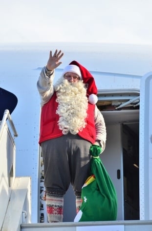 フィンランドから公認サンタクロース、3年ぶり来日 成田に降り立つ