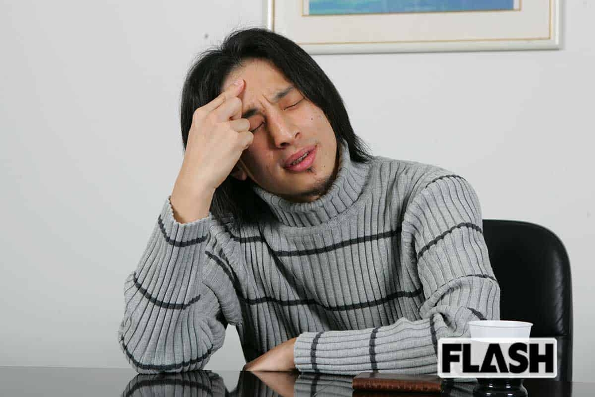 ひろゆき「黙食を10年以上続けさせるの？」に賛否激論「食事を楽しむ感覚が消える」「飯ぐらい黙って食え」 | Smart FLASH/スマフラ[光文社週刊誌]