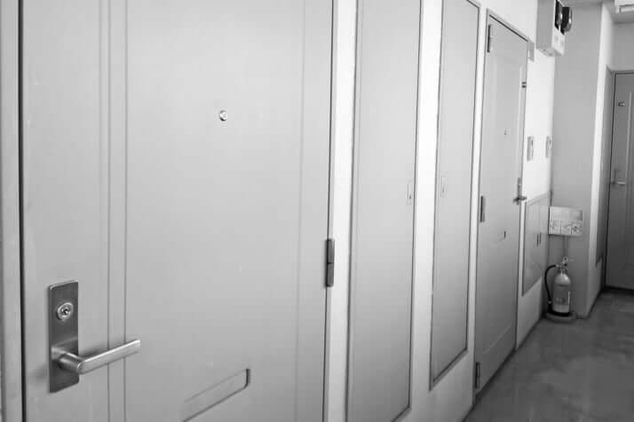 不倫相手は「人形」だった　アパートを借り重ねた逢瀬、それを知った妻の“ドン引き”