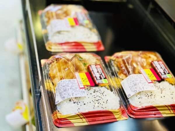 「お弁当は半額シールが貼ってないと買う気にならない」割引品にこだわる人々 | キャリコネニュース