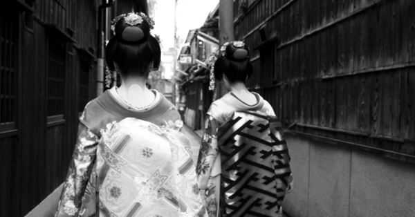 元舞妓が人身売買、未成年飲酒を告発してから6カ月…支援財団は「そんな行為は一切なかった」と全否定 | 女性自身