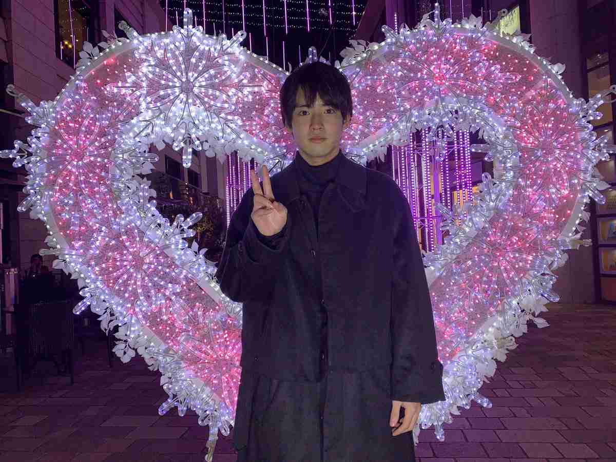 赤楚衛二、“毎年恒例”クリスマス写真撮影でハプニング「今年もありがとう」「真剣モードで可愛い」と反響続々