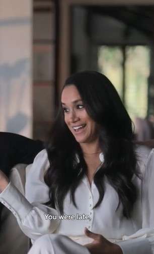 ヘンリー王子、メーガン妃の“女王へのお辞儀”モノマネに呆れ顔　不愉快に感じていた？