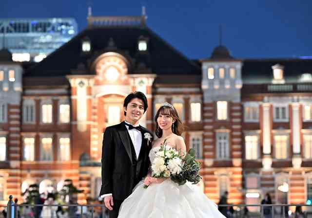 「映える」東京駅にドレス姿の行列　15万円でも前撮りしたい理由 - ライブドアニュース