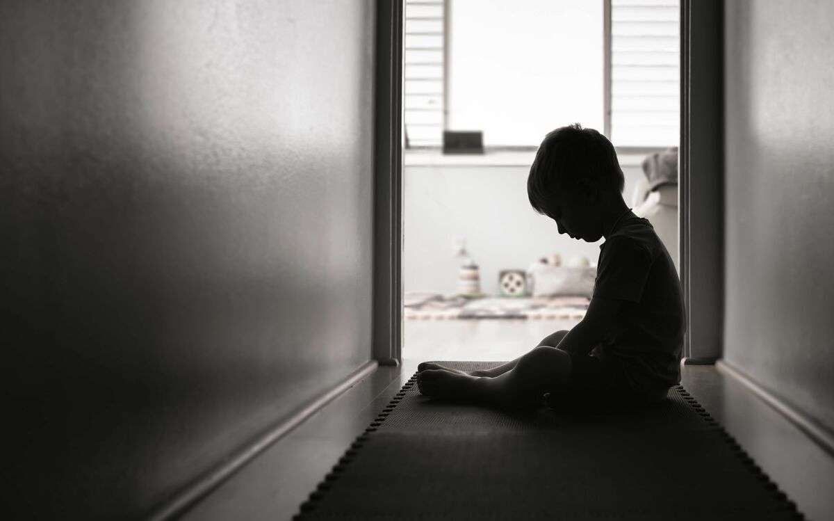 「もうムリって思って、相手にすんのをやめたんです…」加減することなく息子を殴り、ウサギ用ケージに監禁…犬を次々と死なせた夫婦の言い訳 | 文春オンライン