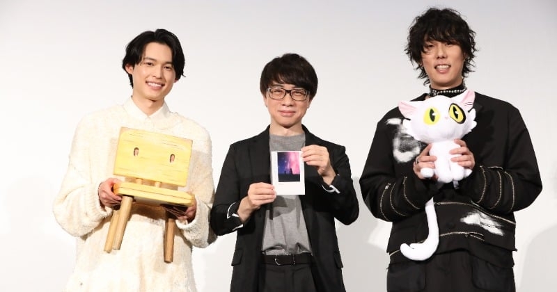 『すずめの戸締まり』松村北斗のサプライズ登場に新海誠監督＆野田洋次郎びっくり  | ORICON NEWS