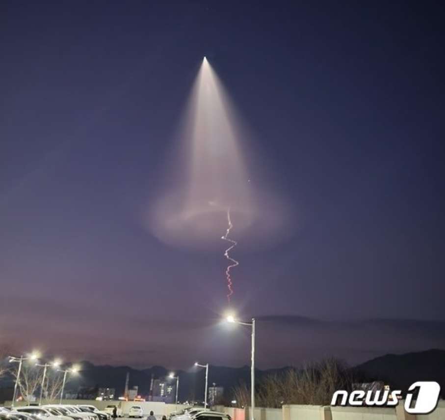 韓国「未確認飛行物体」は宇宙発射体…警察・消防に通報相次ぐ（KOREA WAVE） - Yahoo!ニュース