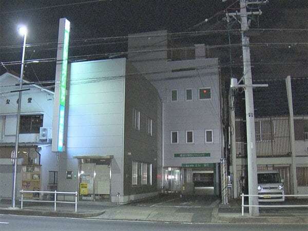 精神疾患など診療のクリニックで男性医師が患者に包丁で刺される 殺人未遂の現行犯で54歳無職の男を逮捕｜FNNプライムオンライン