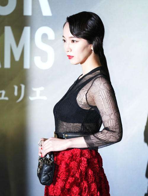 吉岡里帆、クリスマスは「渋いんですけど、毎年人間ドックに行ってます。空いているので」 - 芸能 : 日刊スポーツ