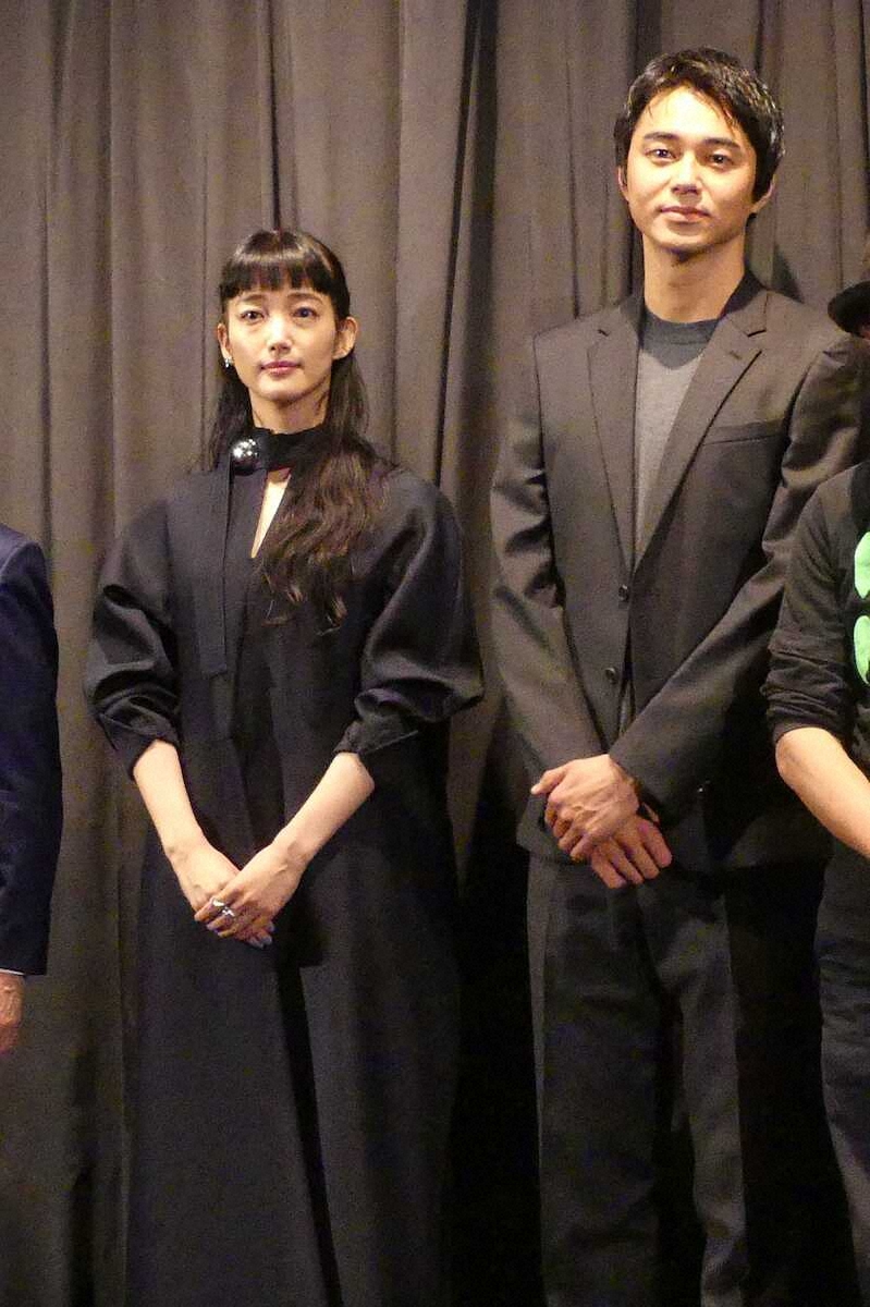 東出昌大　「完全復活おめでとう！」「ブラボー！」の声に笑顔　主演映画の公開記念舞台あいさつで― スポニチ Sponichi Annex 芸能