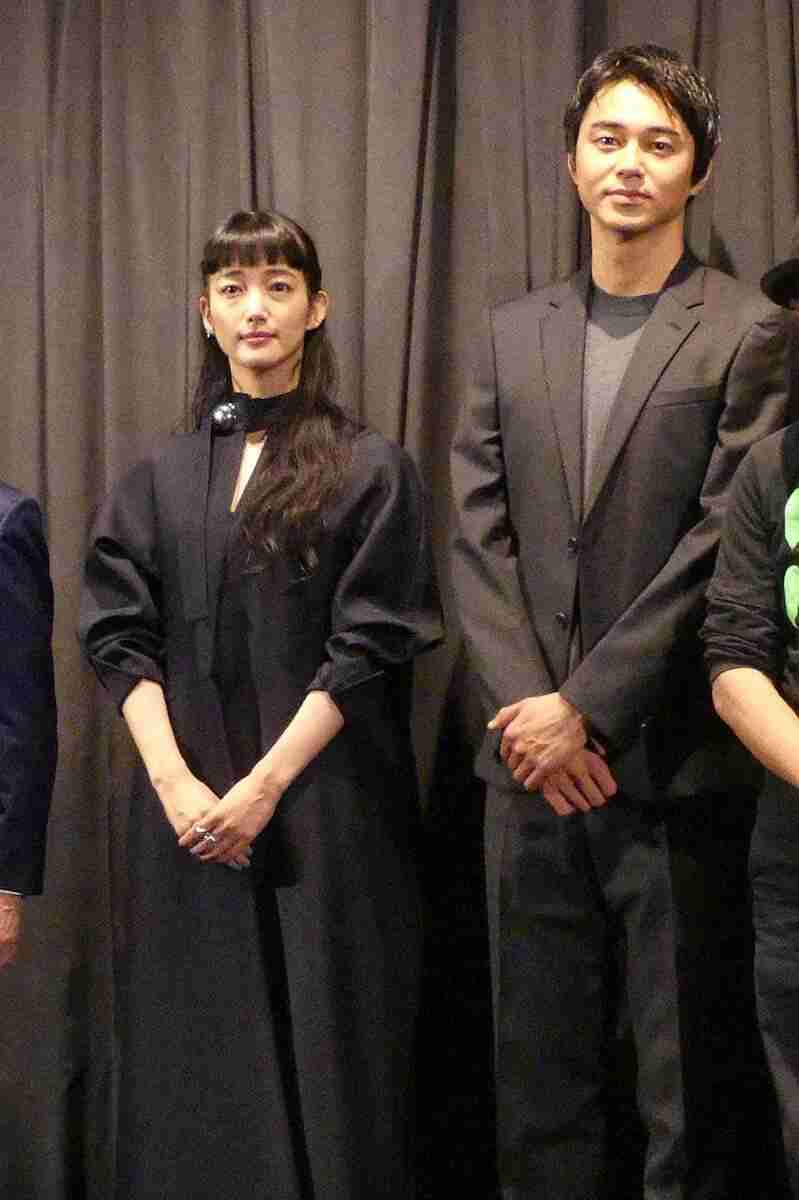東出昌大　「完全復活おめでとう！」「ブラボー！」の声に笑顔　主演映画の公開記念舞台あいさつで