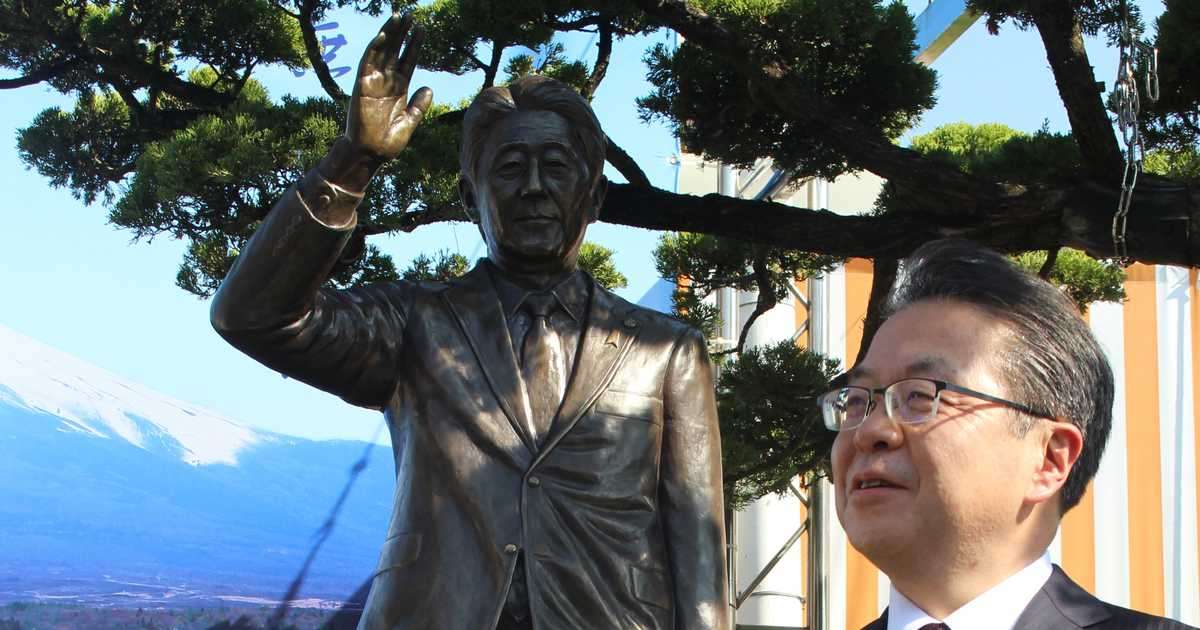 自民・世耕氏、台湾南部高雄で安倍氏の銅像視察 - 産経ニュース