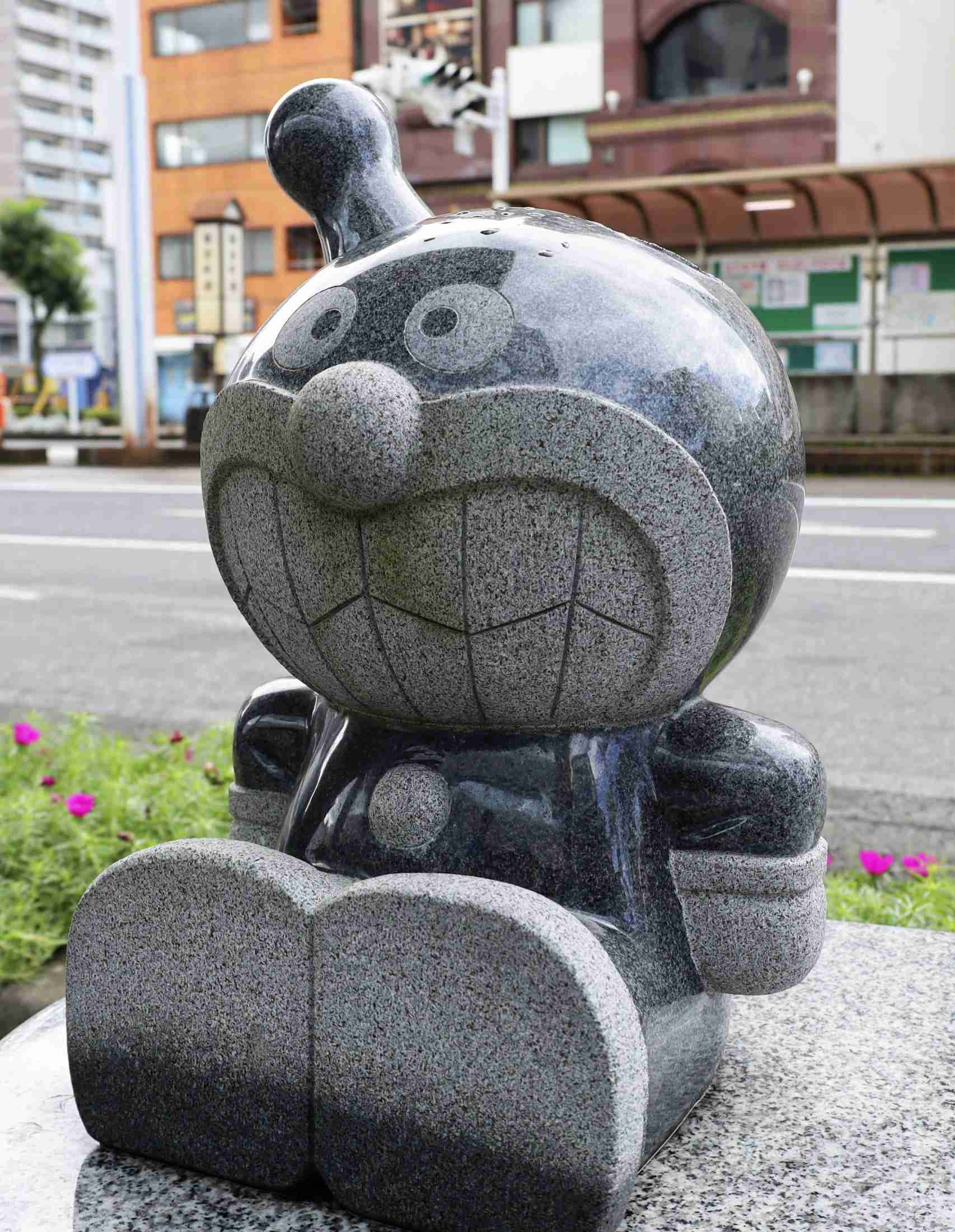 ばいきんまんの角破壊容疑　香川の男逮捕、像前蹴りか（共同通信） - Yahoo!ニュース