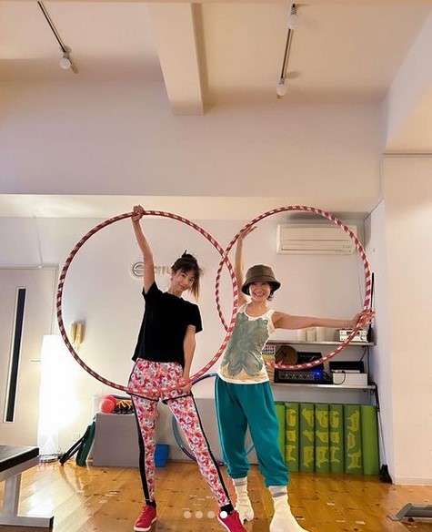 ほしのあき、10年前の産後2か月＆現在の姿に衝撃「45歳と思えない」「年齢不詳の可愛らしさ」